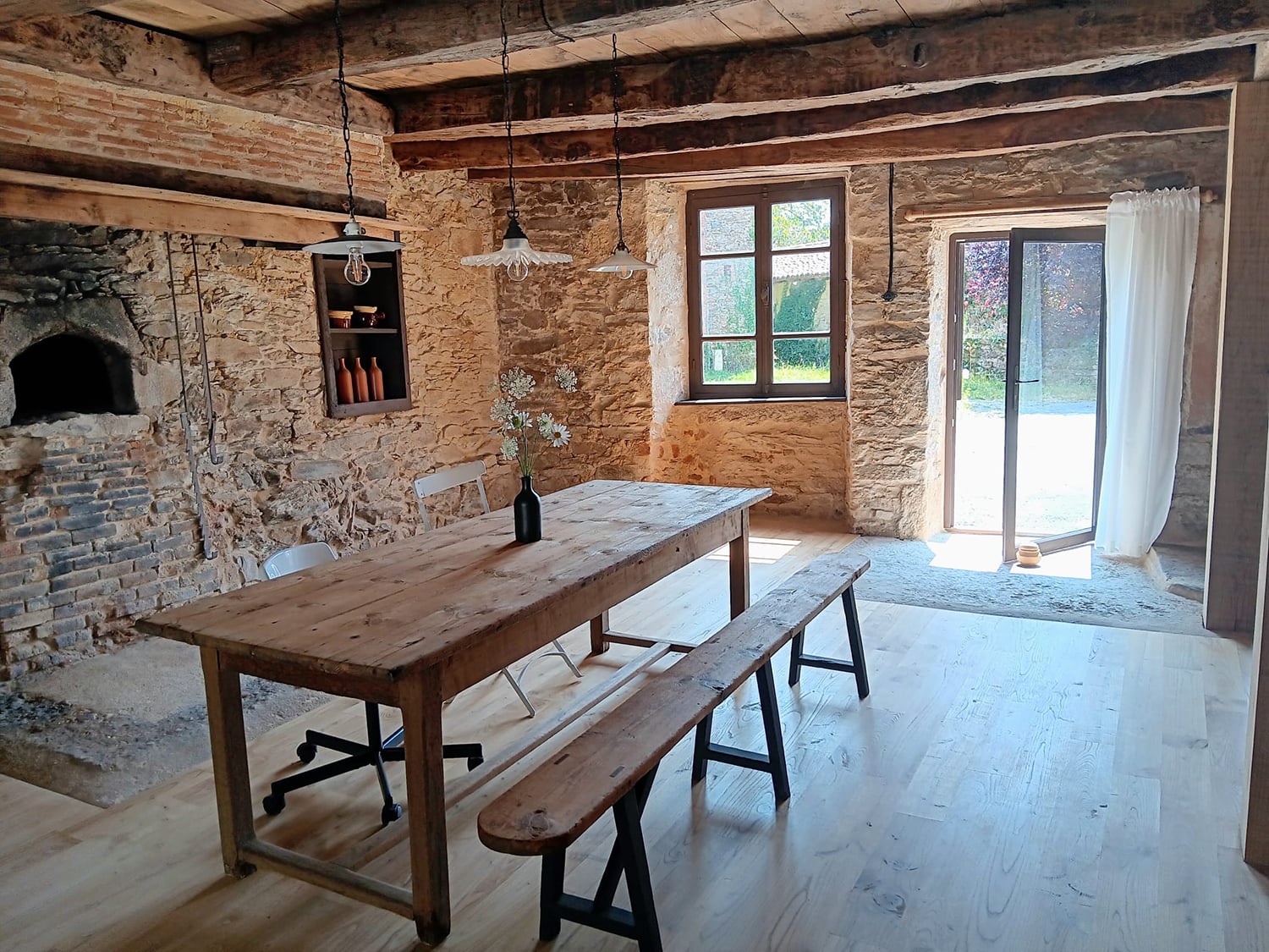 Dining room | Holiday cottage in Nouvelle-Aquitaine