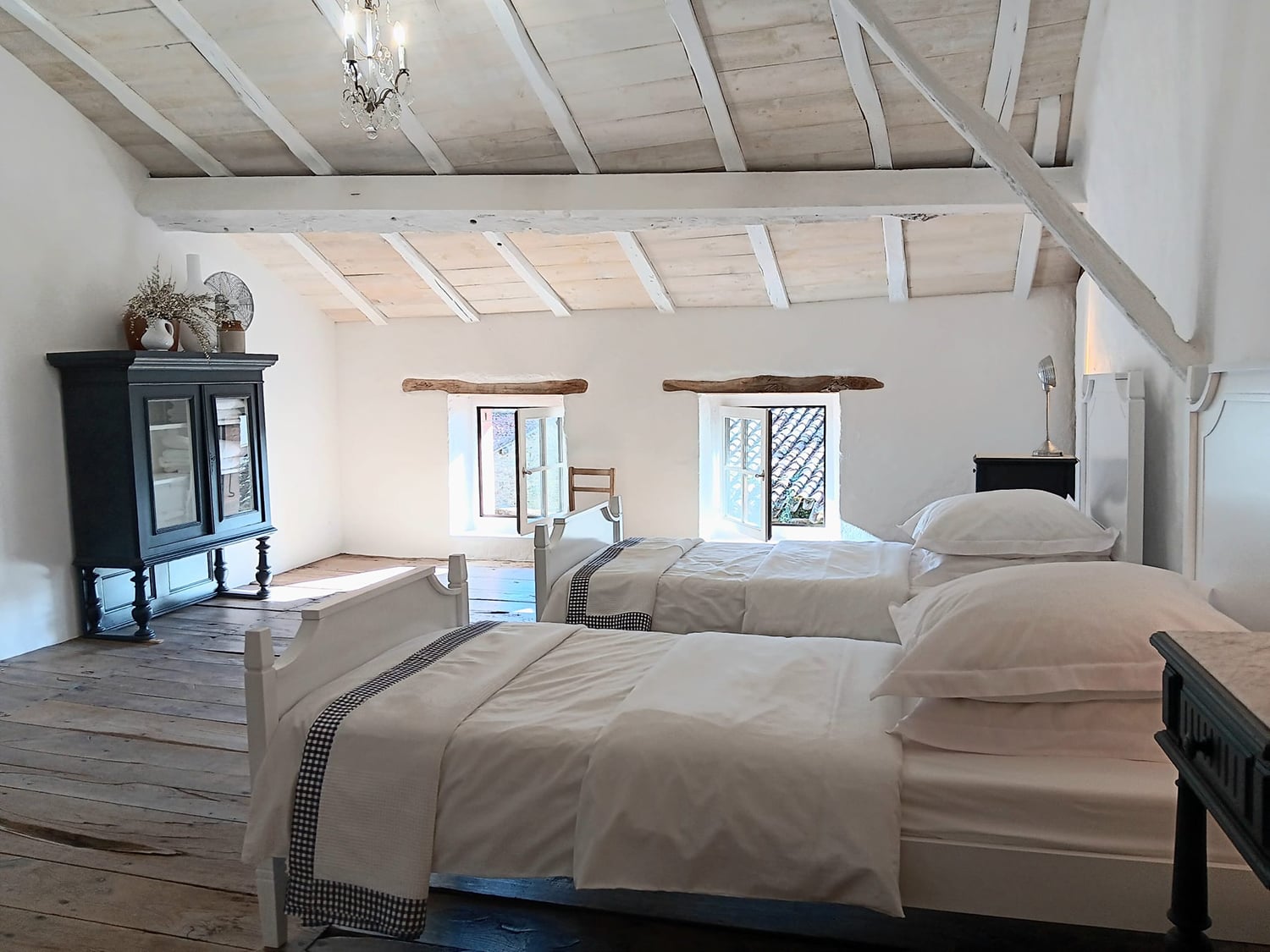 Twin bedroom | Holiday cottage in Nouvelle-Aquitaine
