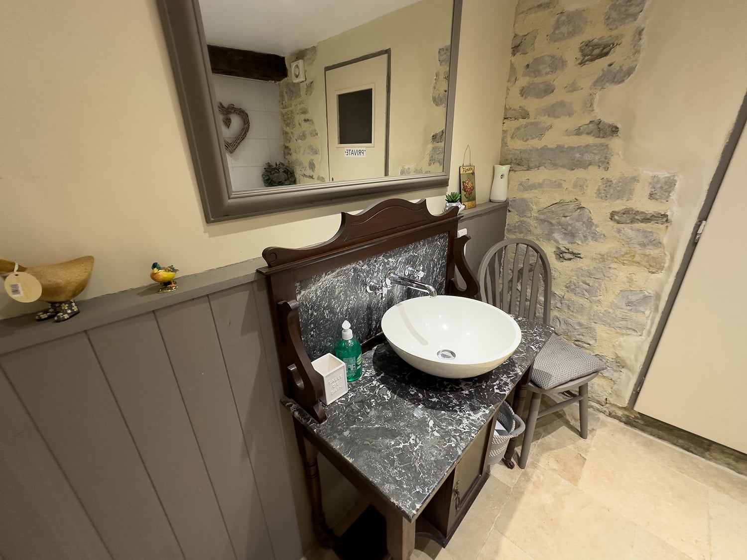 Bathroom | Holiday cottage in Catus