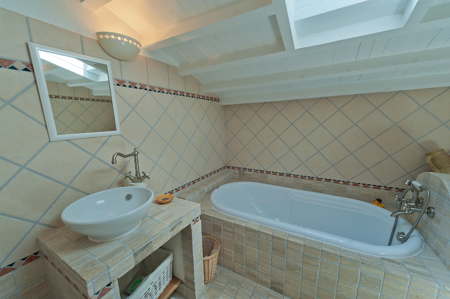 Bathroom | Self catering home in Provence