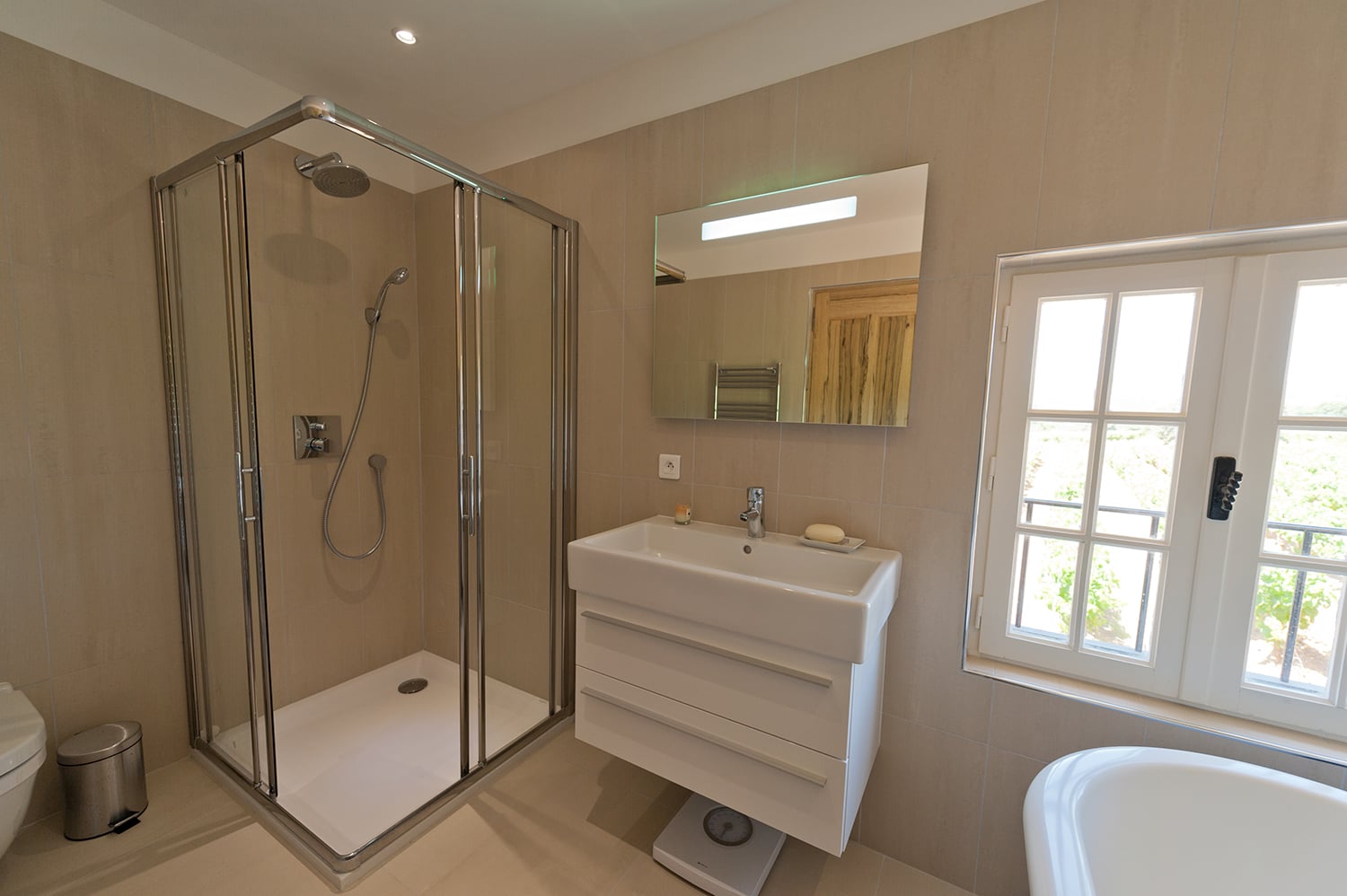 Bathroom | Self catering home in Provence
