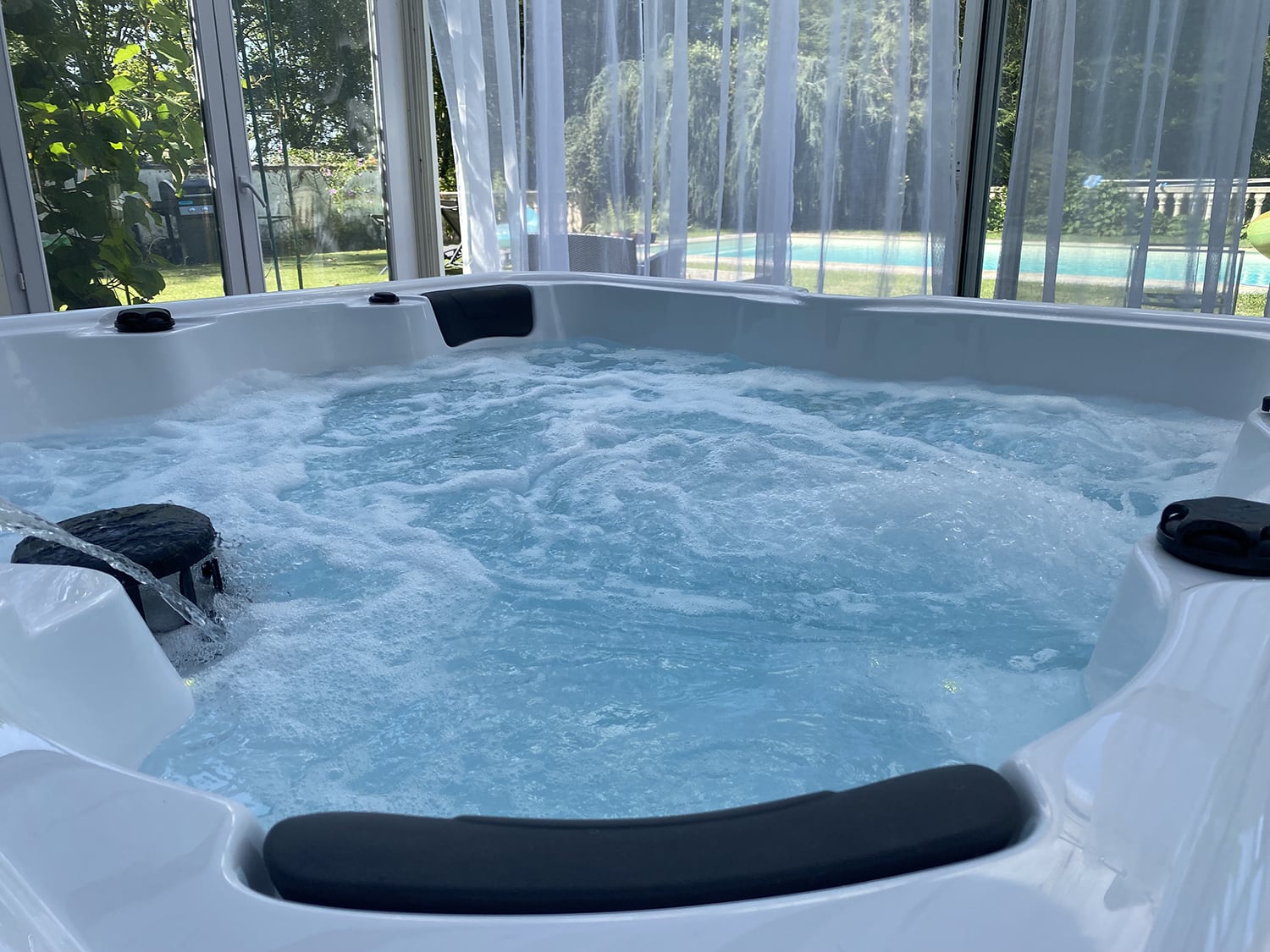 Private jacuzzi hot tub