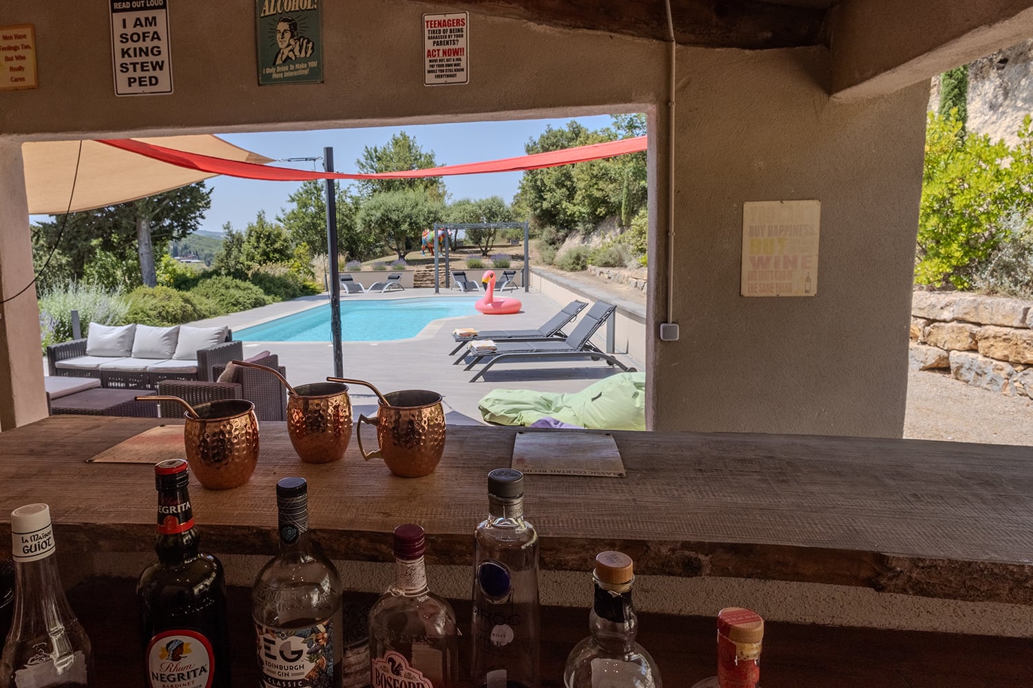 Pool bar