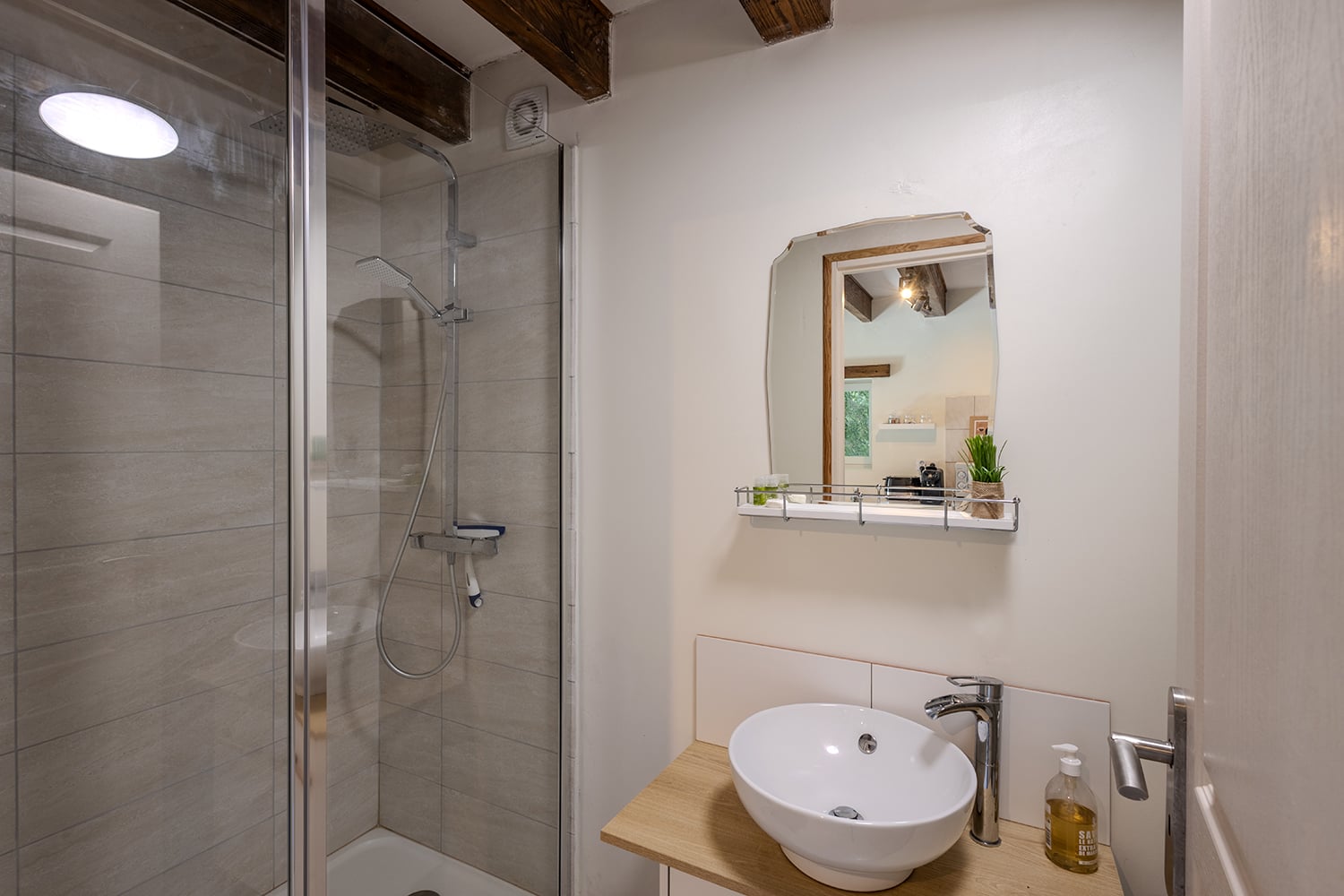 Bathroom | Apartment