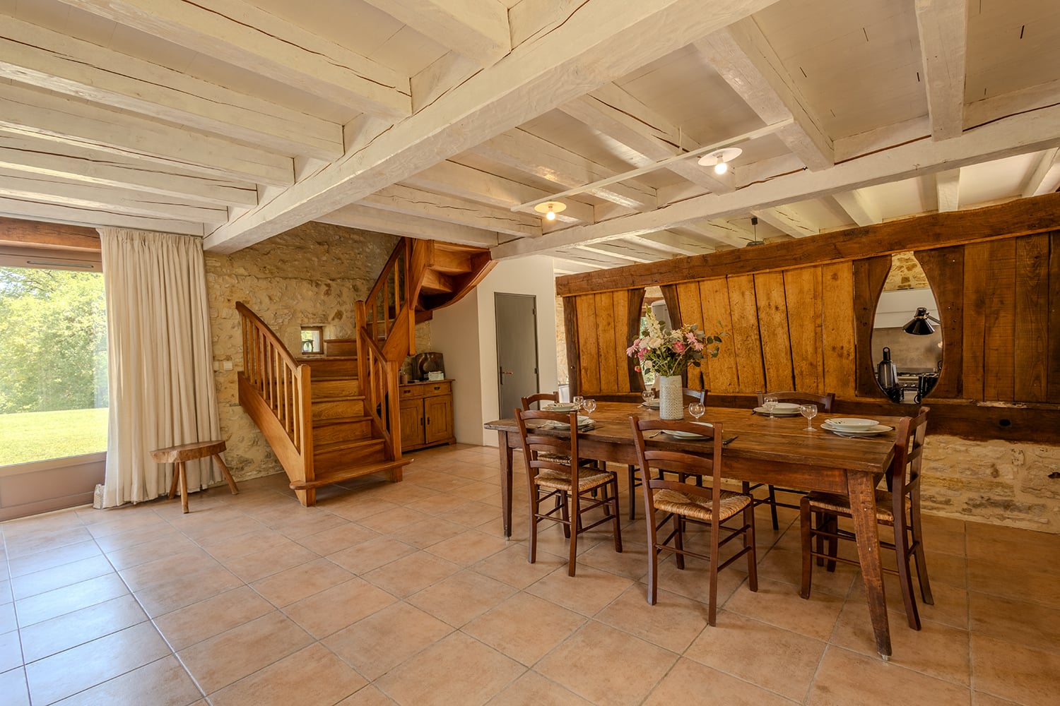 Dining room | Holiday home in Nouvelle-Aquitaine