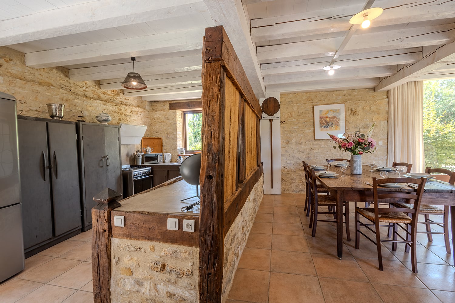 Kitchen and dining room | Holiday home in Nouvelle-Aquitaine