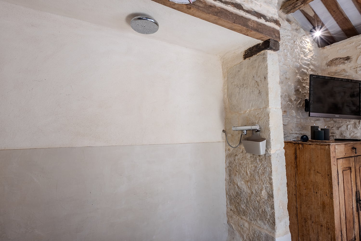 Pool shower | Holiday home in Nouvelle-Aquitaine