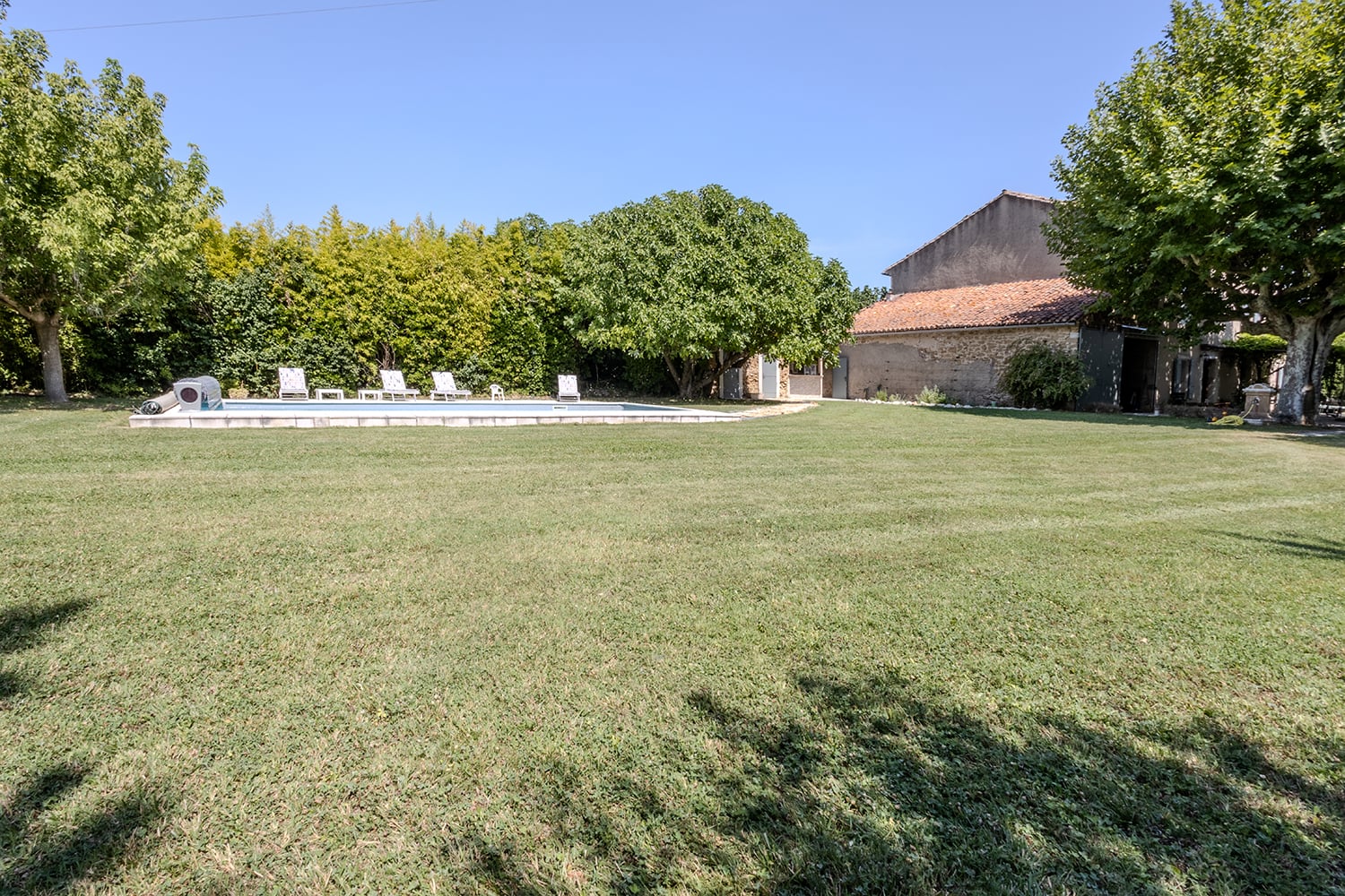 Lawned garden