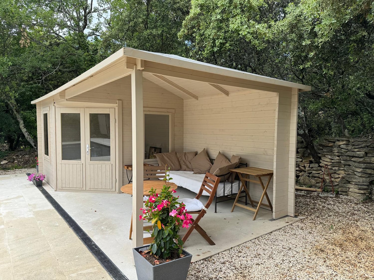 Pool house