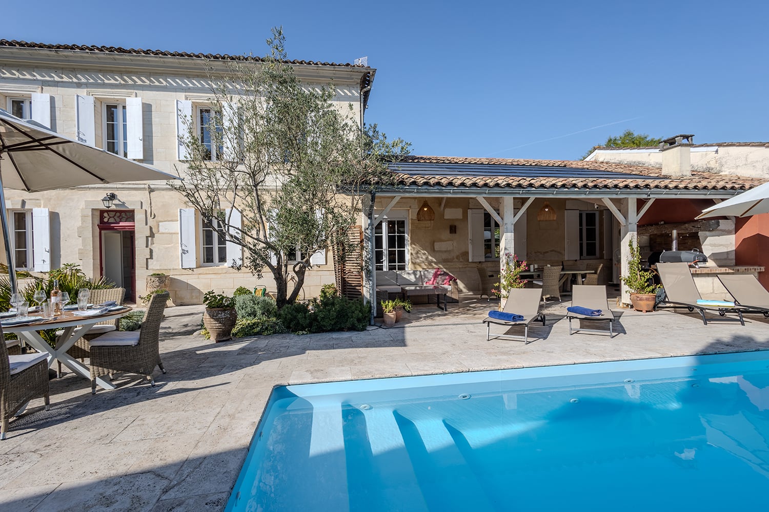 Vacation accommodation in Nouvelle-Aquitaine with private infinity pool