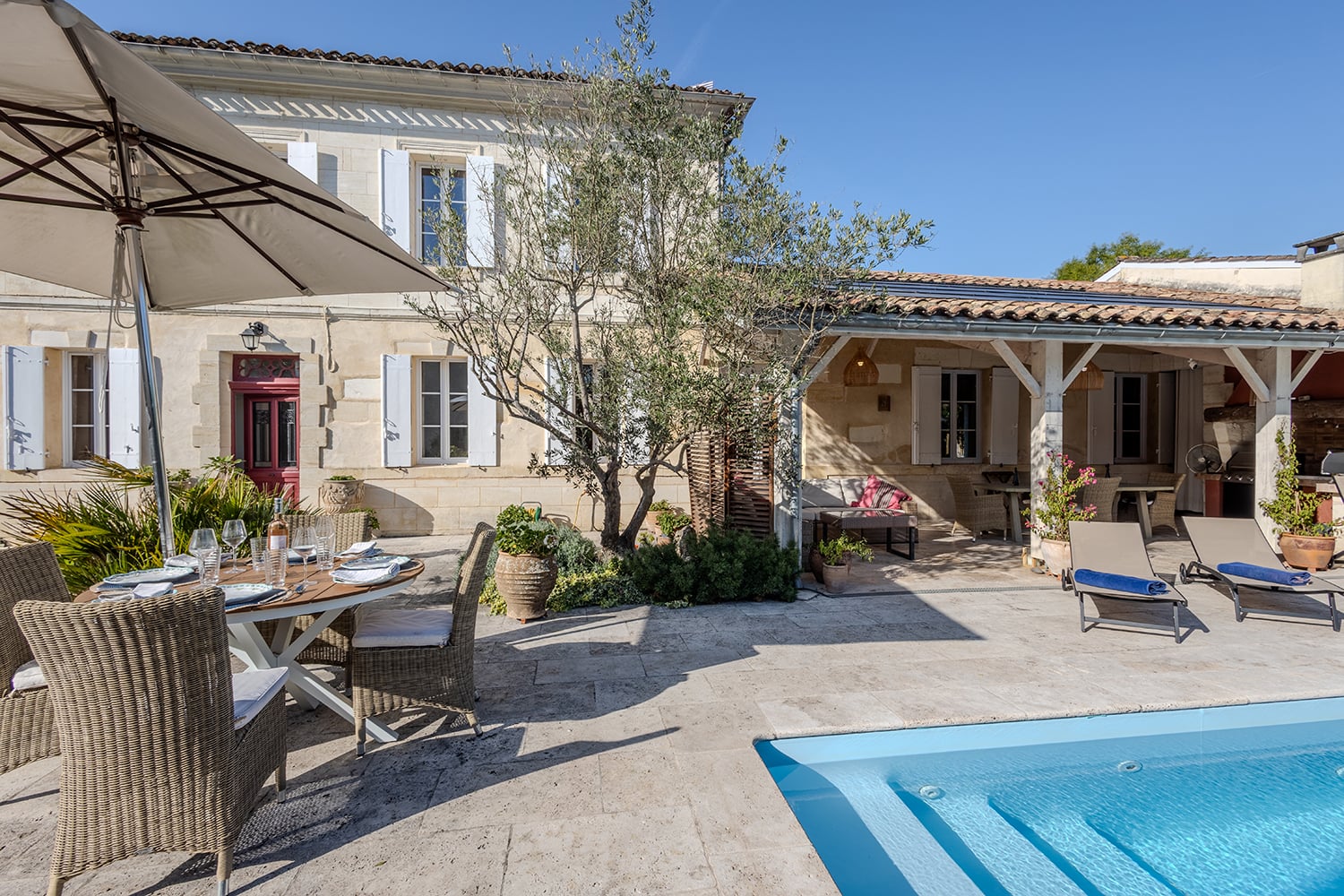 Vacation accommodation in Nouvelle-Aquitaine with private infinity pool