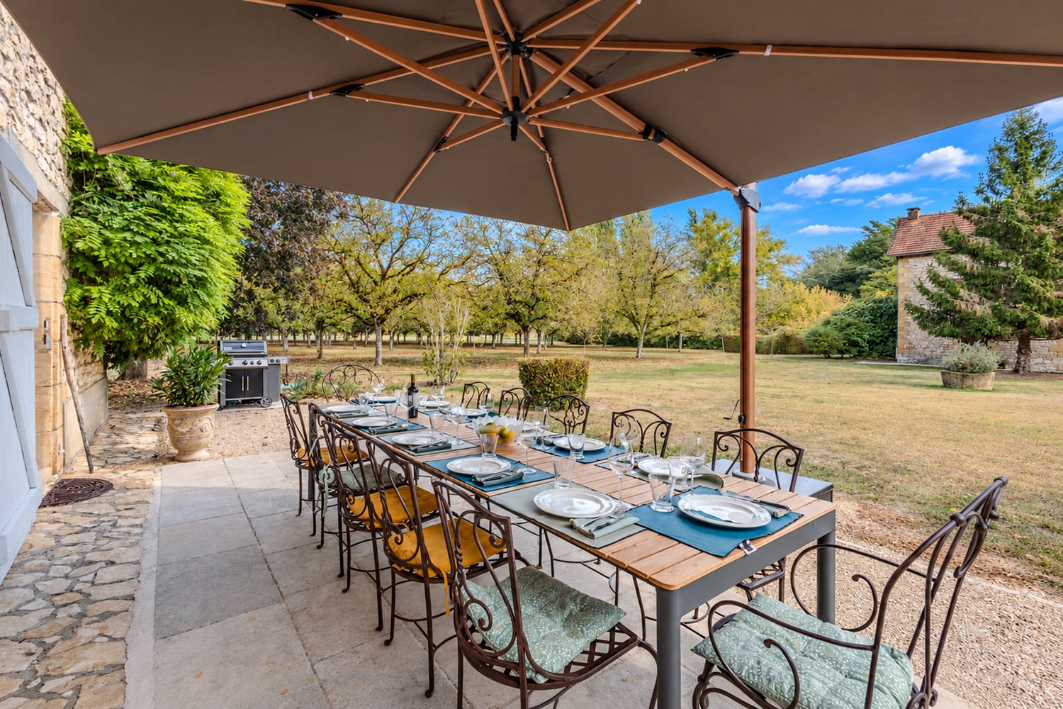 Shaded dining terrace Shaded dining terrace
