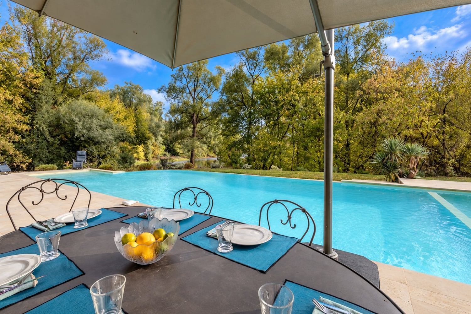 Shaded dining terrace Shaded dining terrace