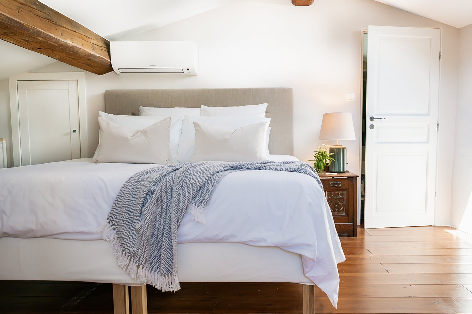 Bedroom | Holiday home in Brézilhac