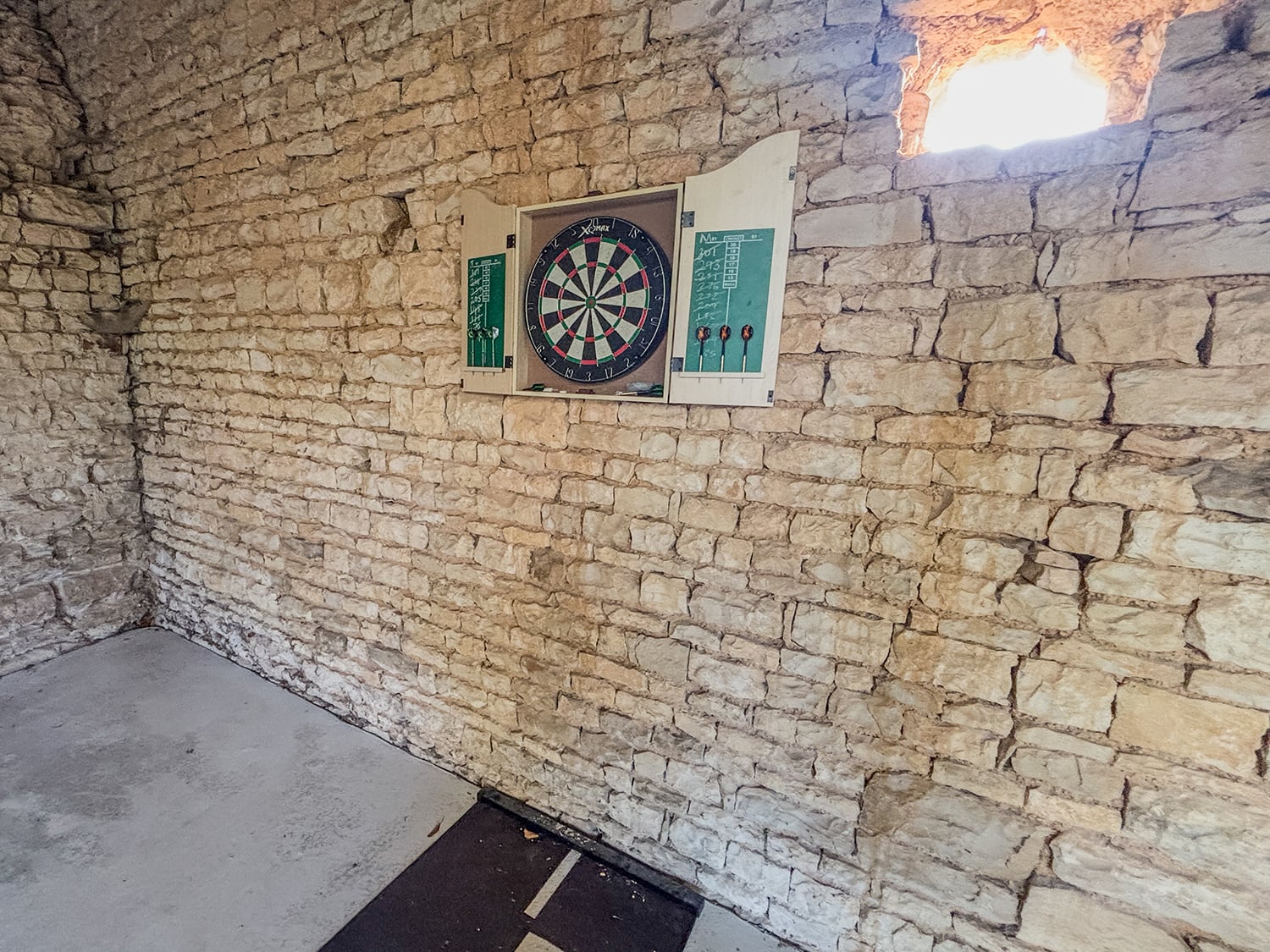 Dart board Dart board