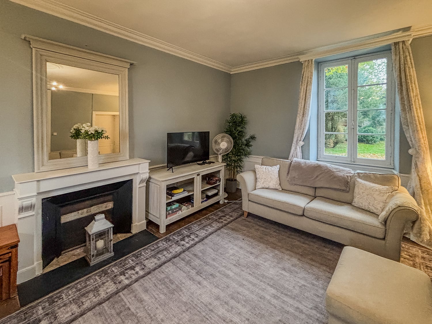 Sitting room | Holiday country home in Ambérac Sitting room | Holiday country home in Ambérac