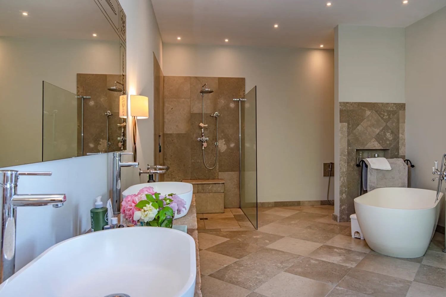 Bathroom | Holiday rental château in the Gers