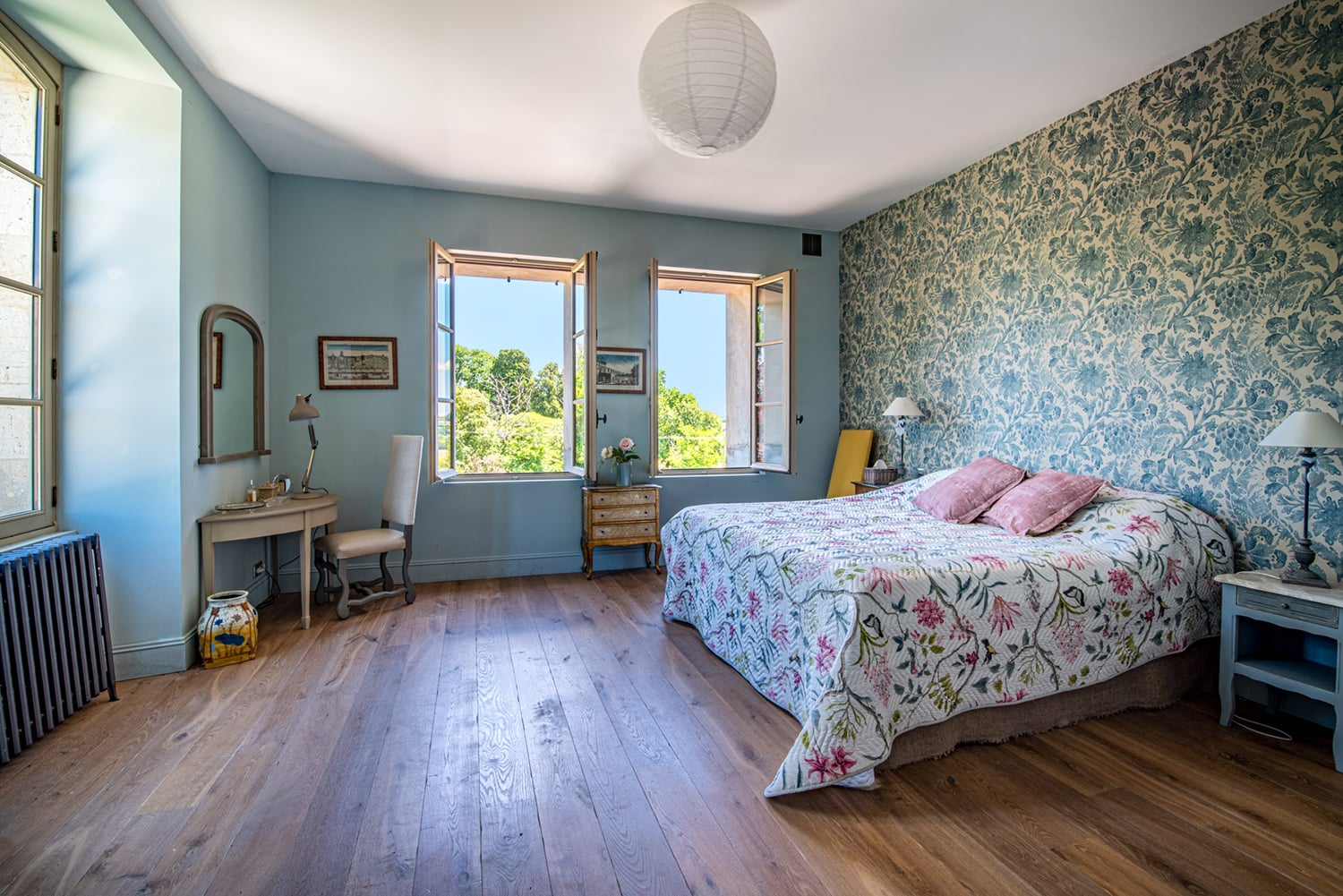 Bedroom | Holiday château in Montréal