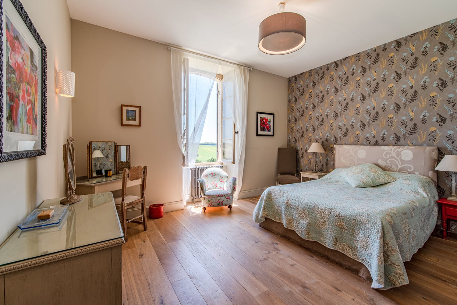 Bedroom | Holiday château in Montréal