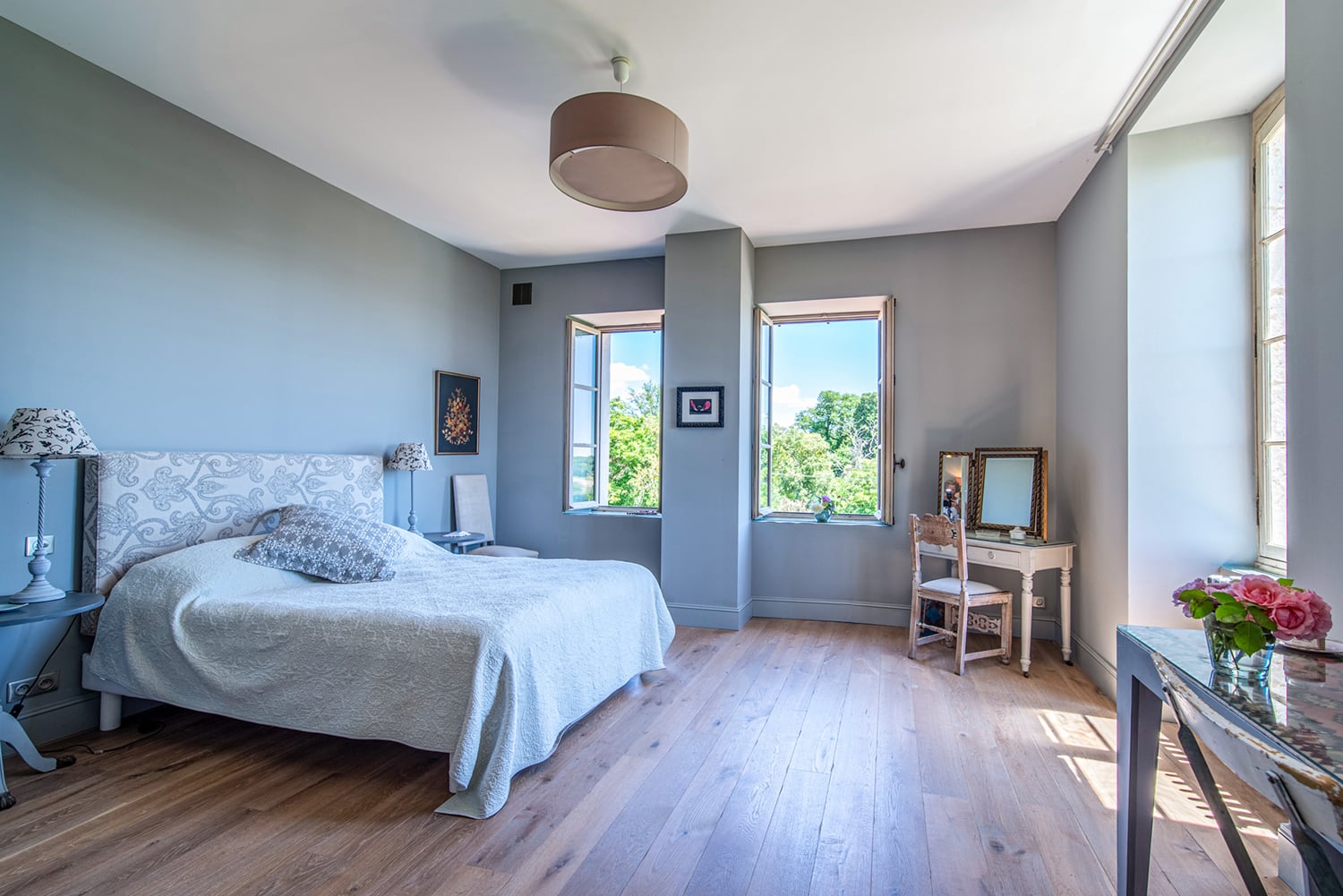 Bedroom | Holiday château in Montréal