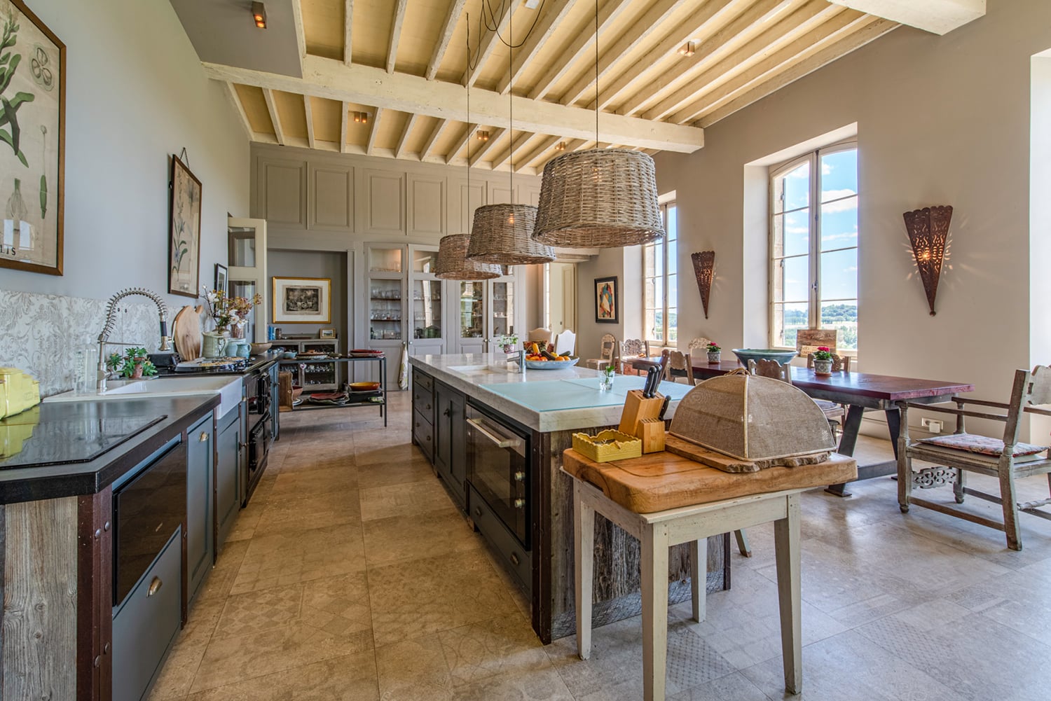 Kitchen | Holiday château in Montréal