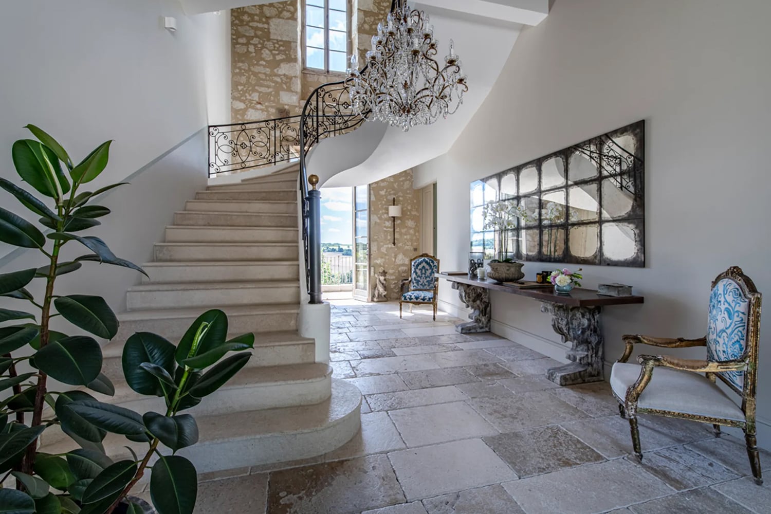 Staircase | Holiday rental château in the Gers