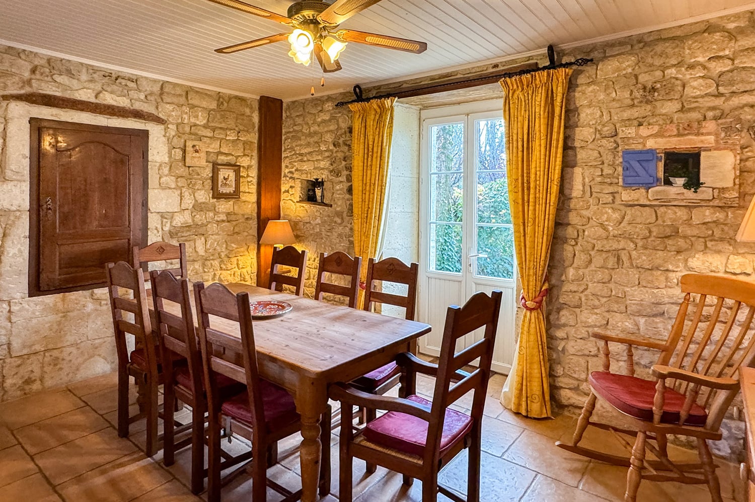 Dining room | Holiday home in Nouvelle-Aquitaine Dining room | Holiday home in Nouvelle-Aquitaine