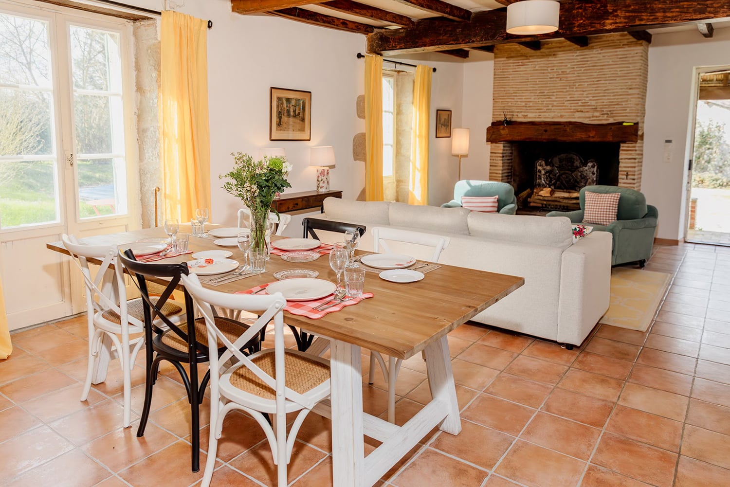 Dining room | Holiday home in Nouvelle-Aquitaine