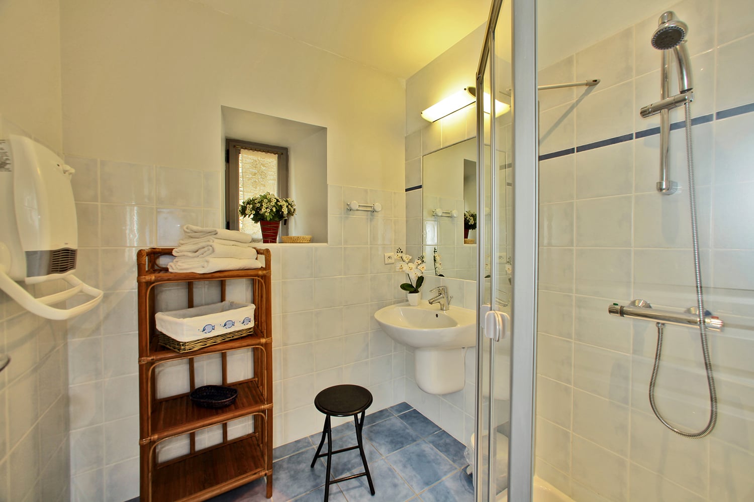 Bathroom | Holiday home with private pool in Dordogne Bathroom | Holiday home with private pool in Dordogne