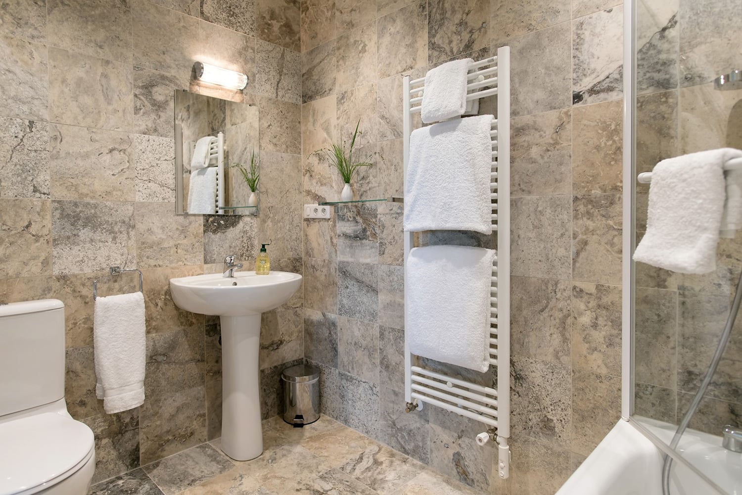 Bathroom | Holiday home in Andillac