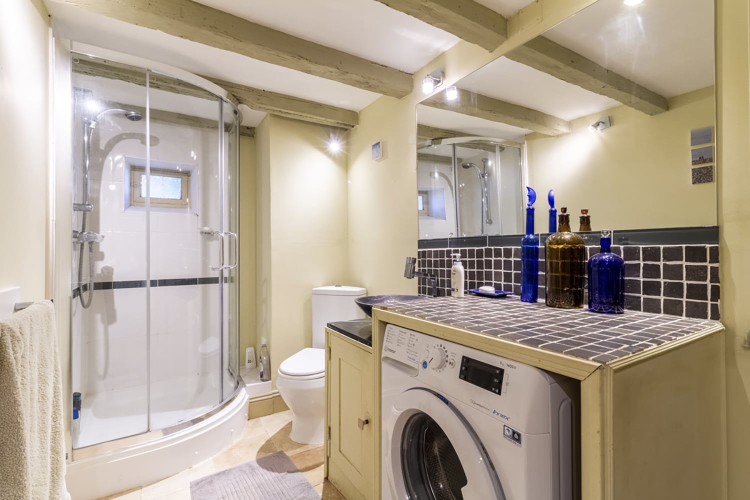 Bathroom | Holiday home in Lanquais