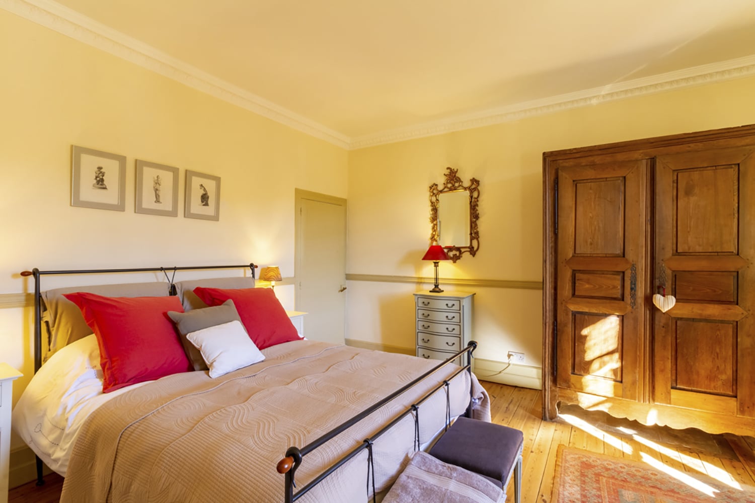 Bedroom | Holiday home in Lanquais