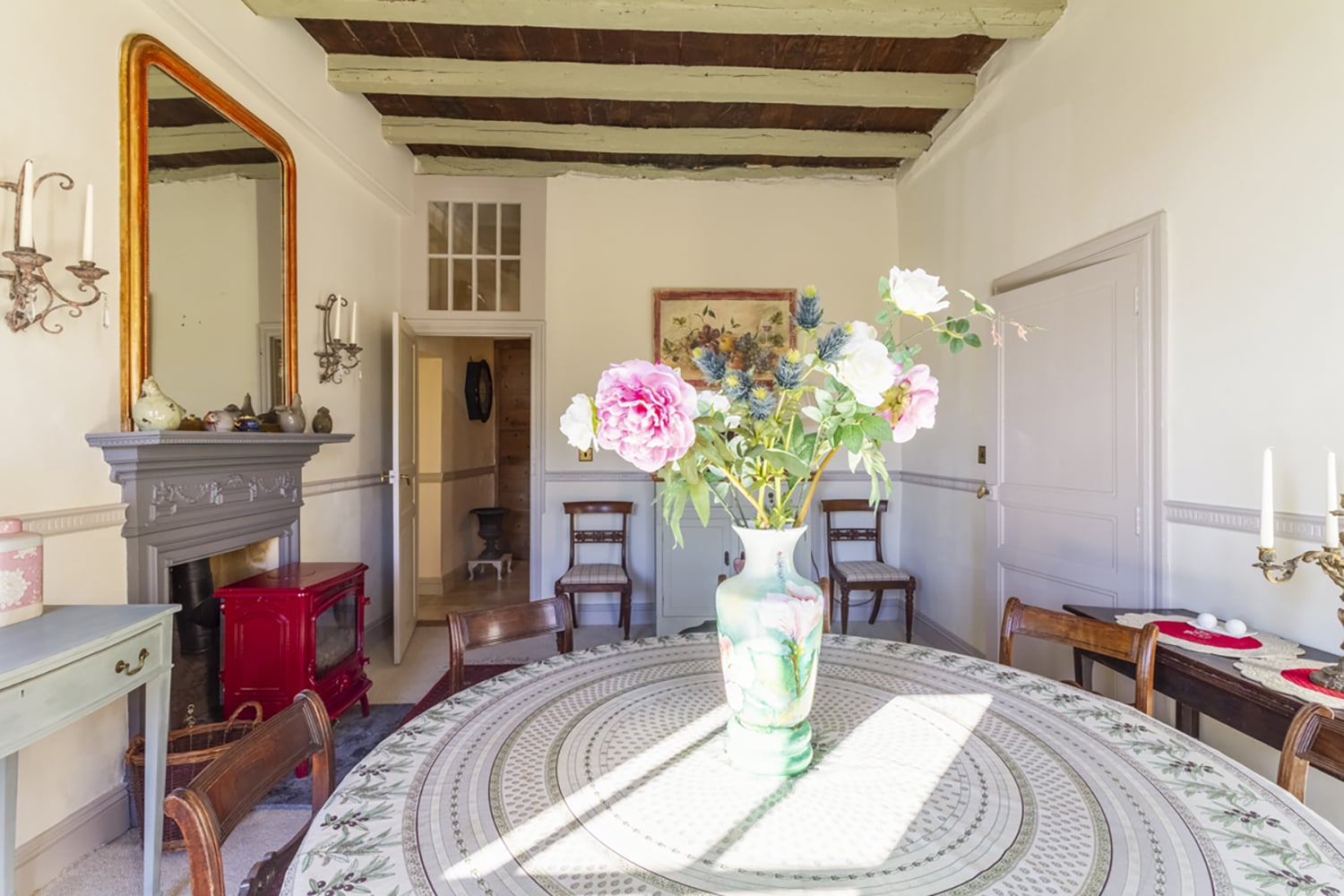 Dining room | Holiday home in Lanquais