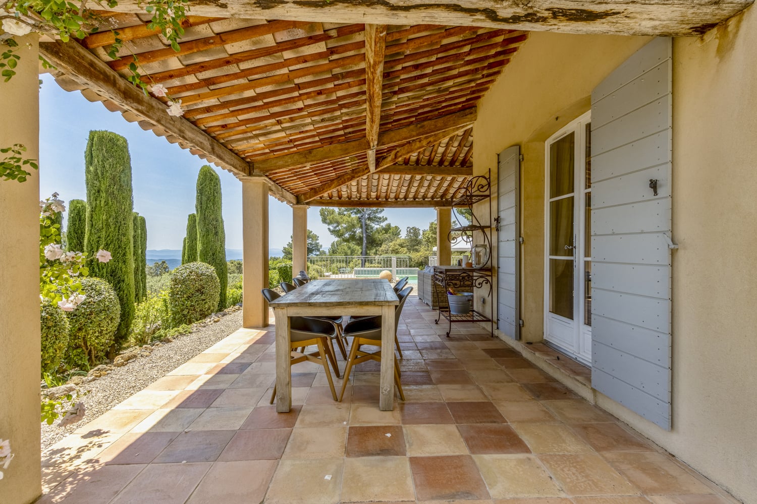 Covered dining terrace
