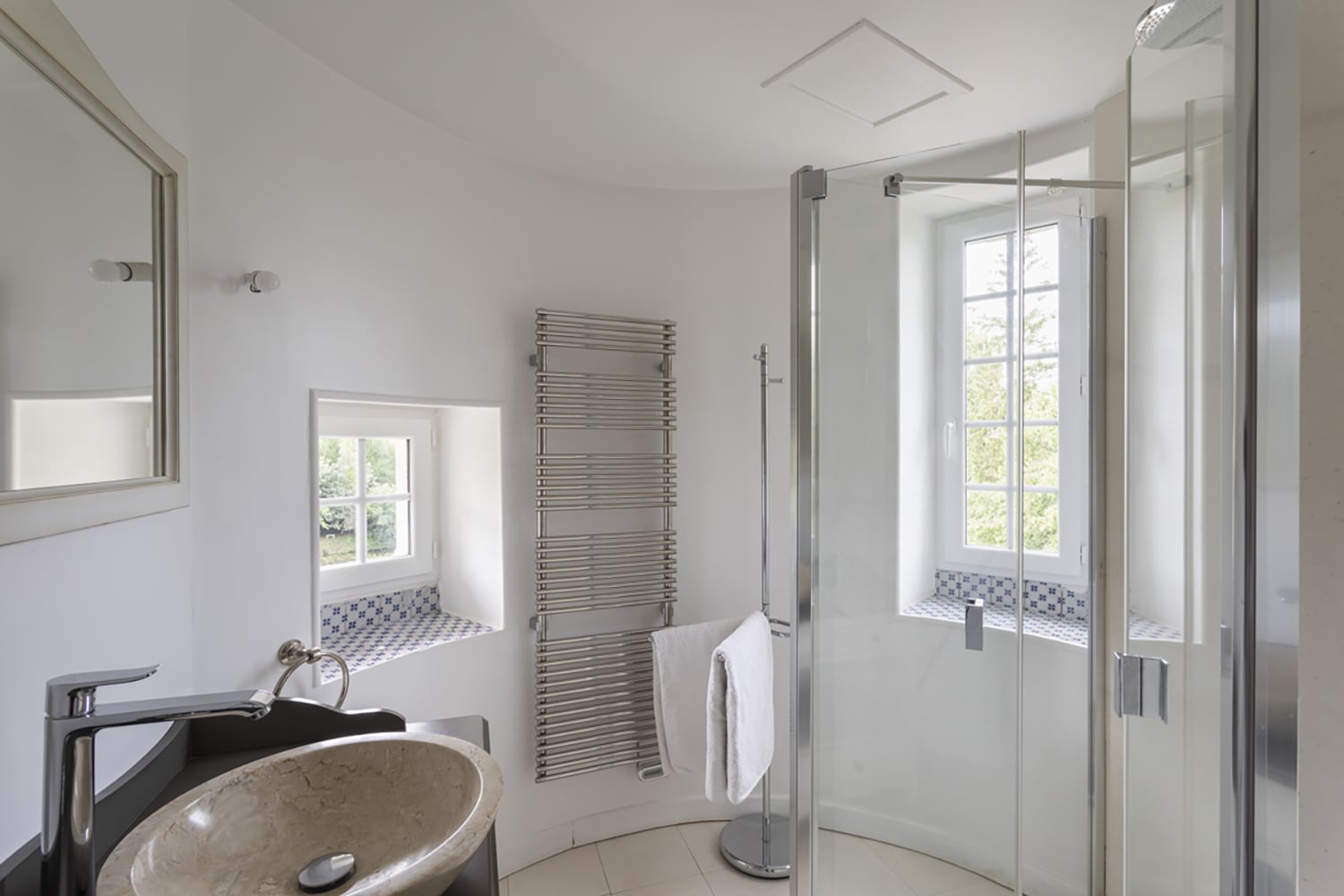 Bathroom | Holiday château in Lombron