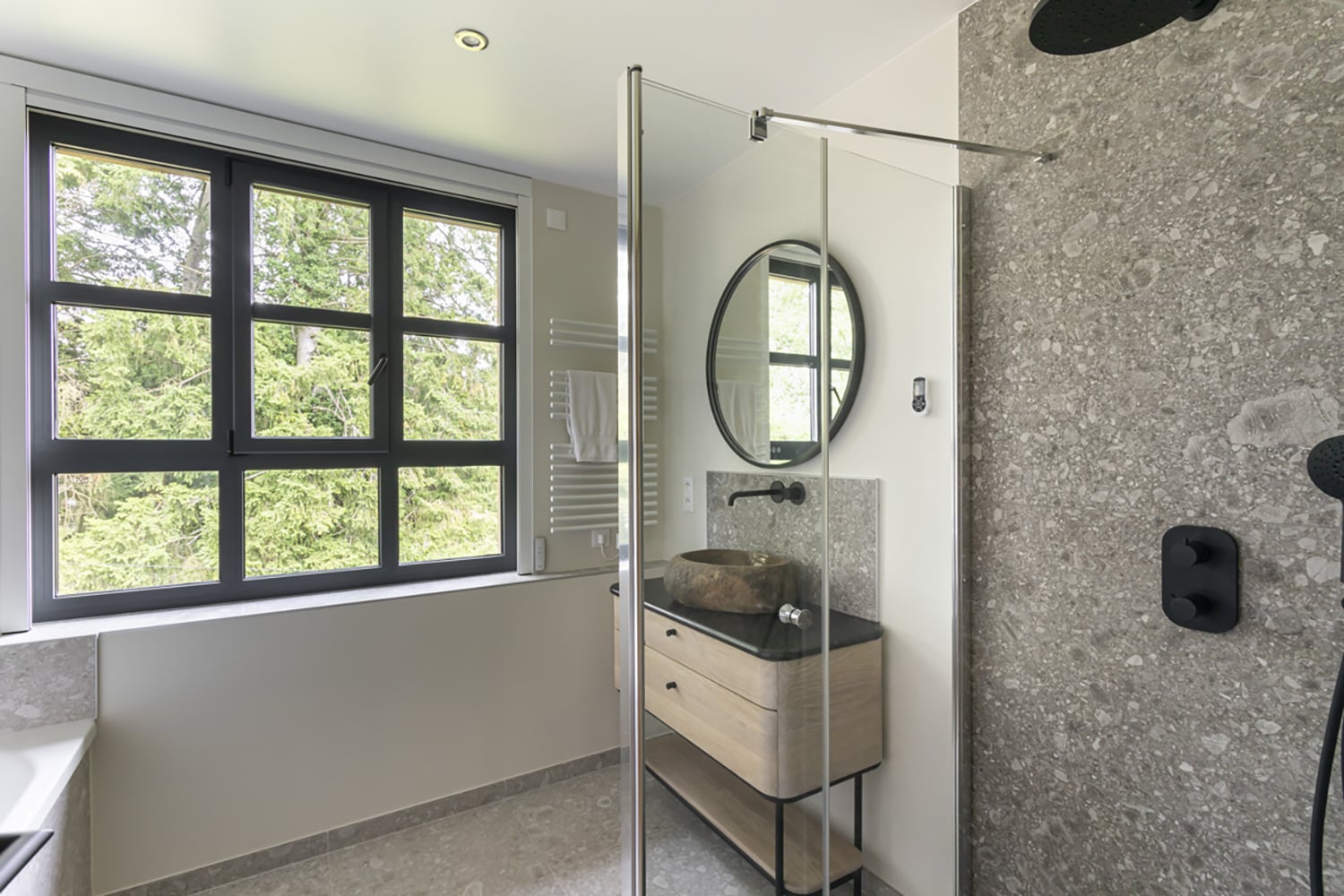 Bathroom | Holiday château in Lombron