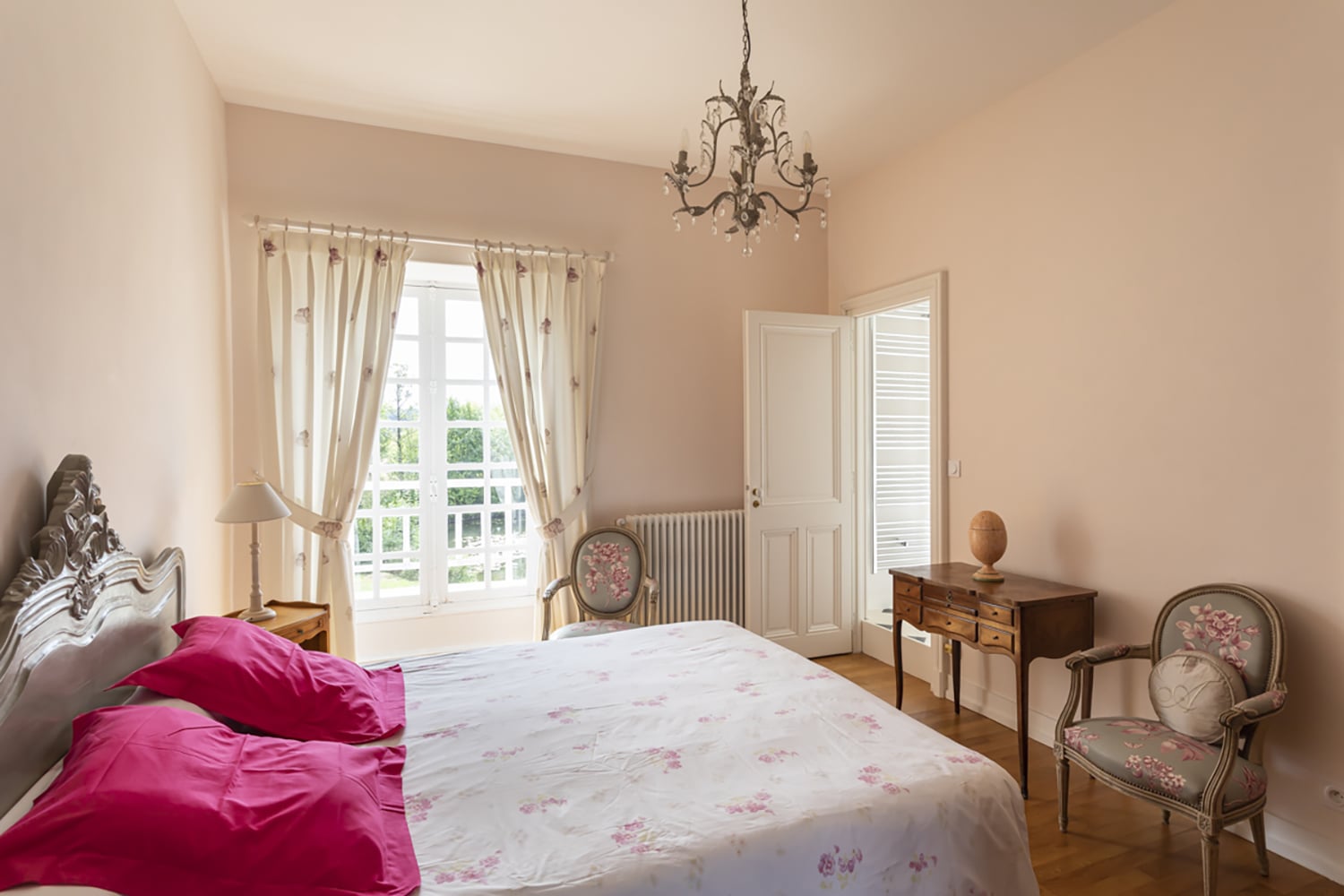 Bedroom | Holiday château in Lombron