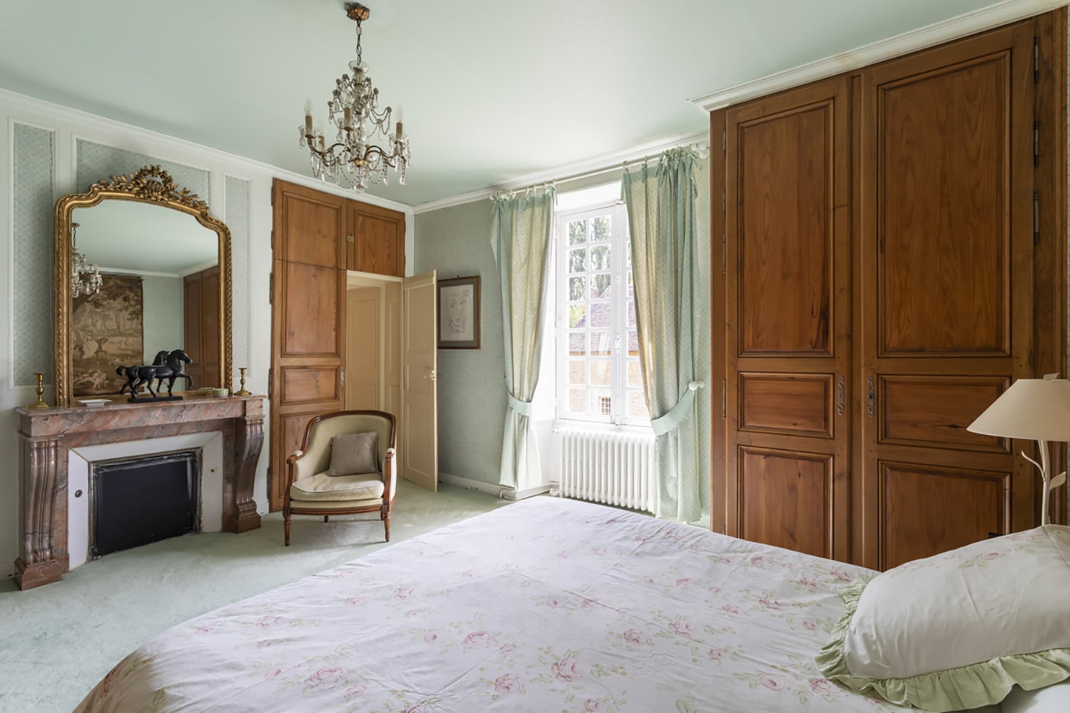 Bedroom | Holiday château in Lombron