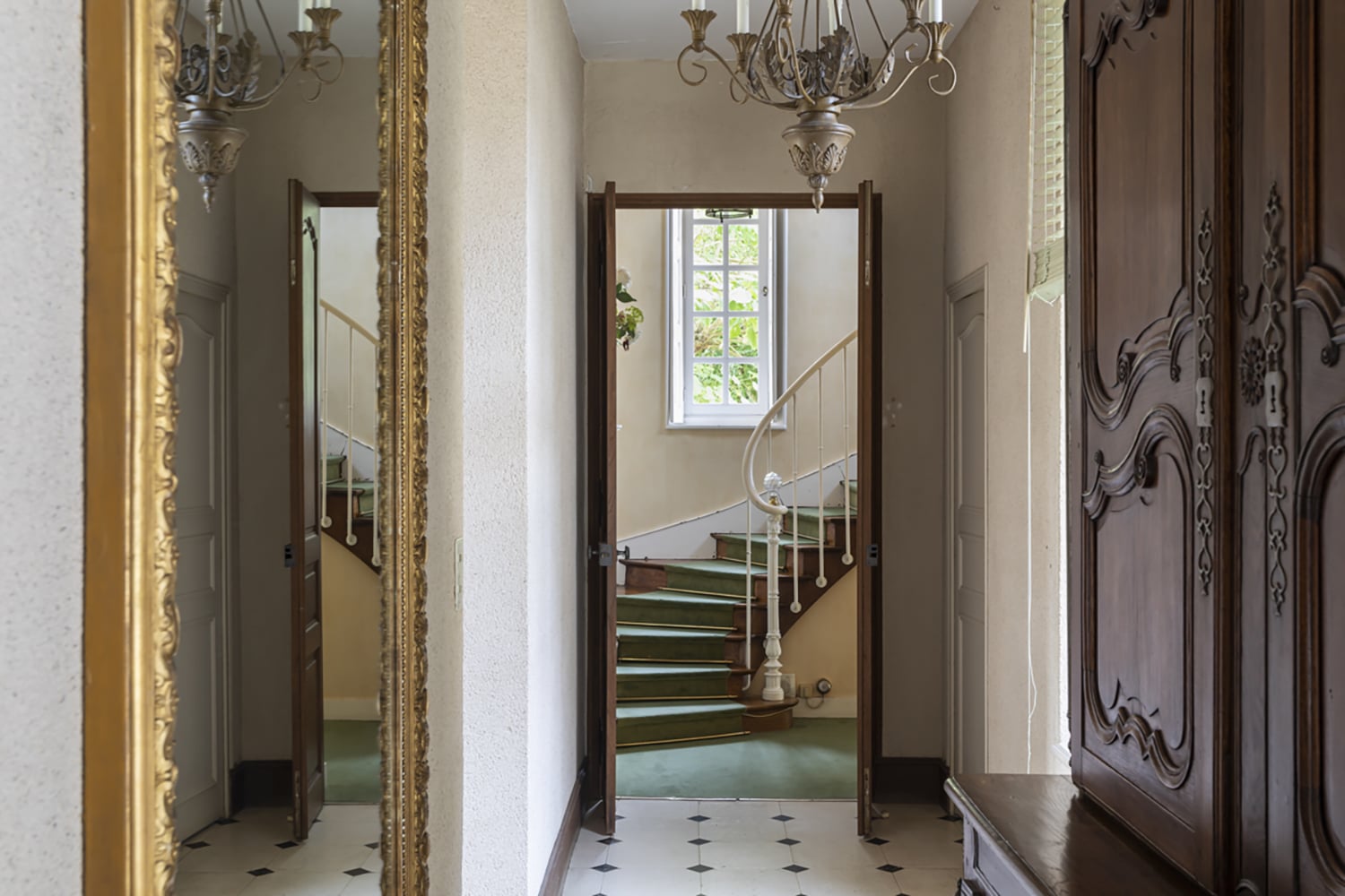 Hallway | Holiday château in Lombron