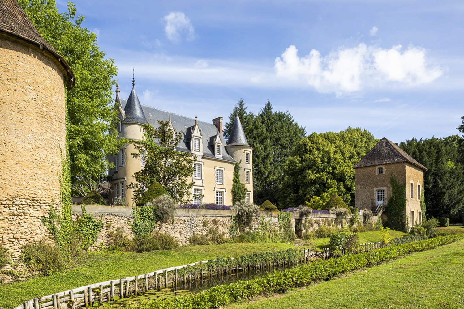 Holiday château in Lombron