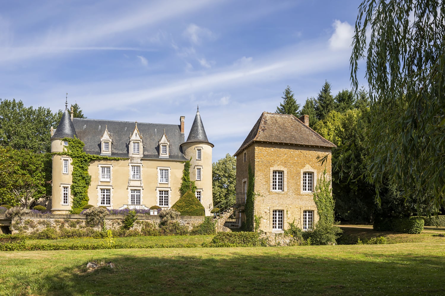 Holiday château in Lombron
