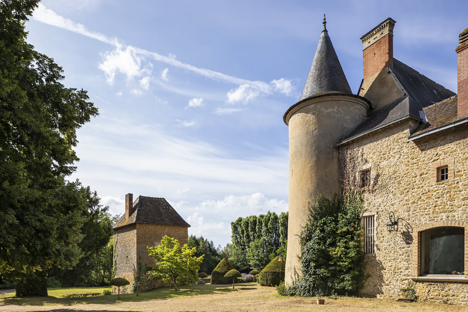 Holiday château in Lombron