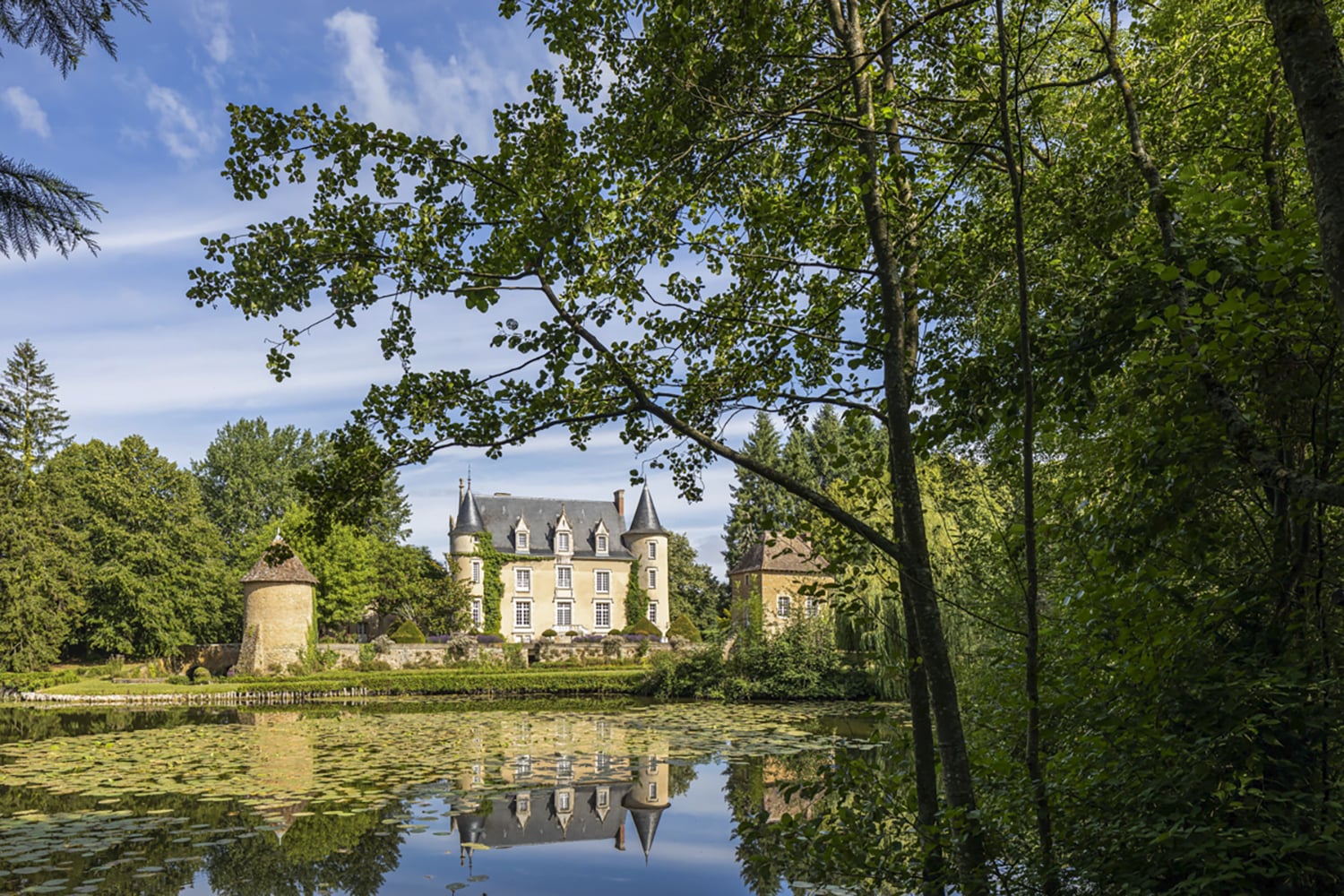Holiday château in Lombron