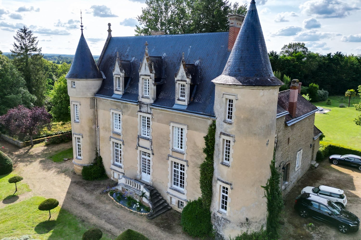 Holiday château in Lombron