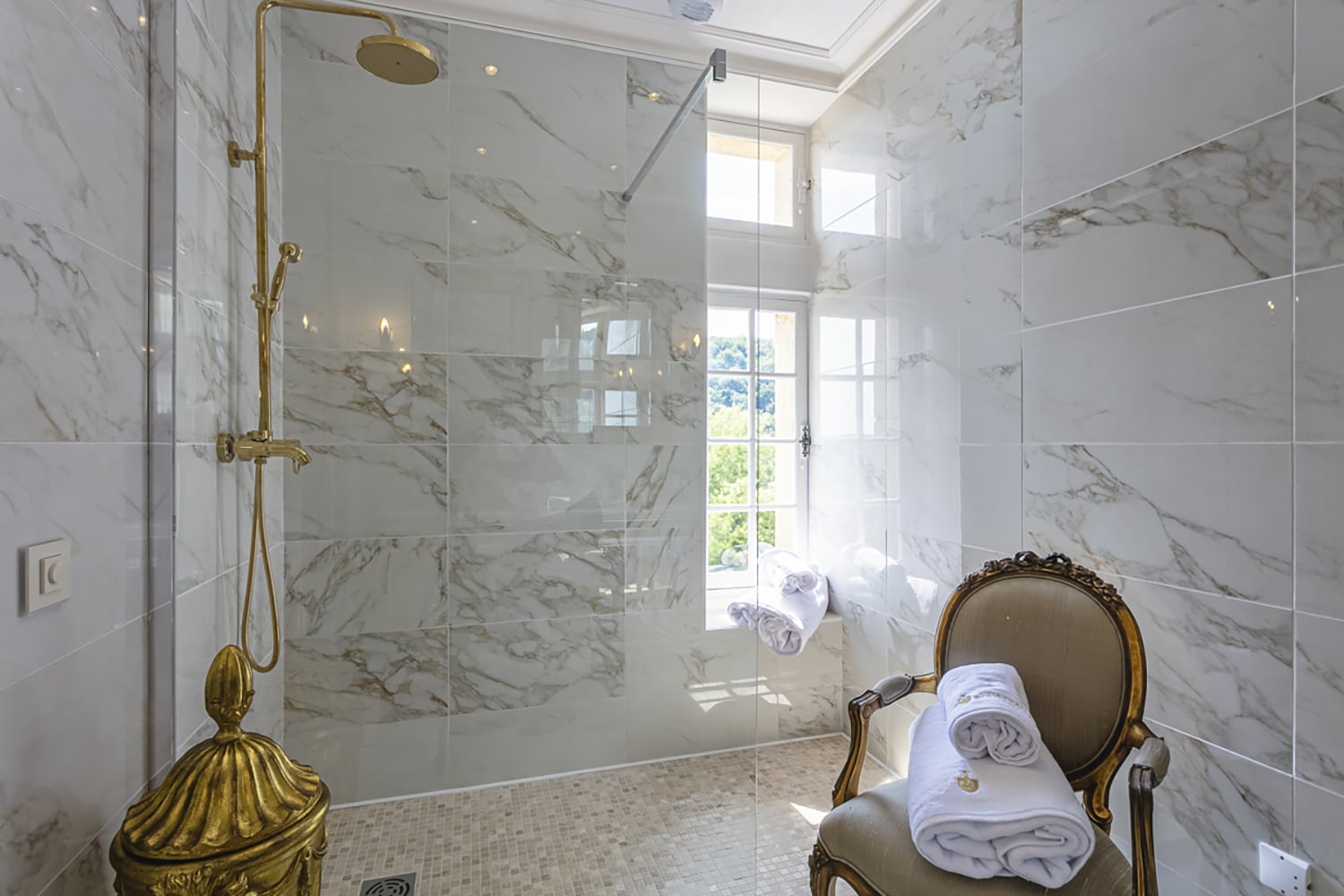 Bathroom | Holiday château in Carlux