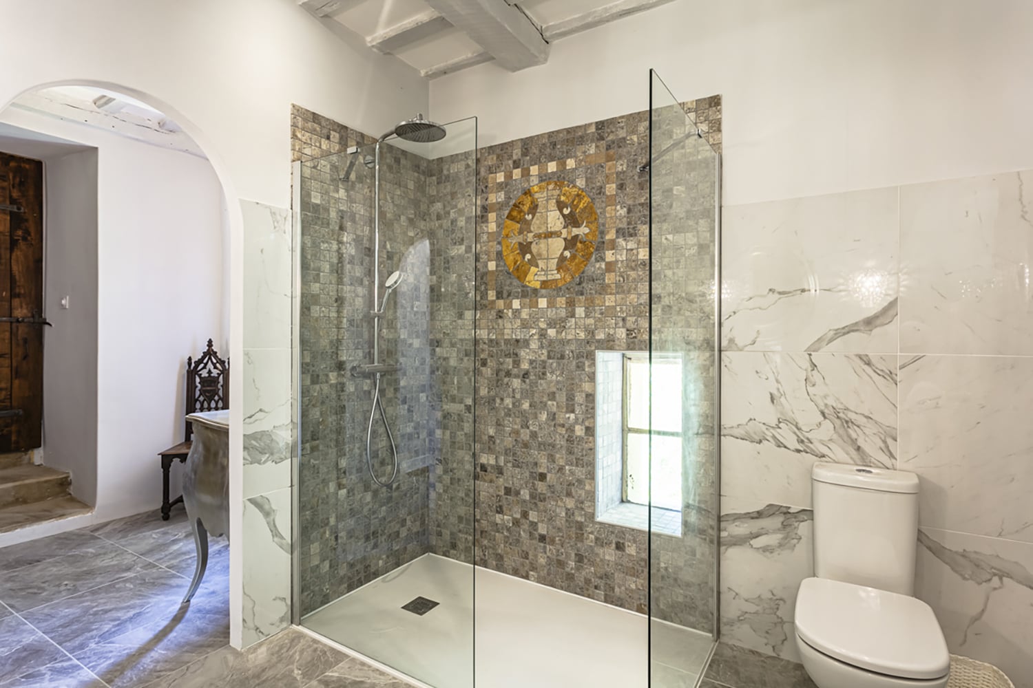 Bathroom | Holiday château in Carlux