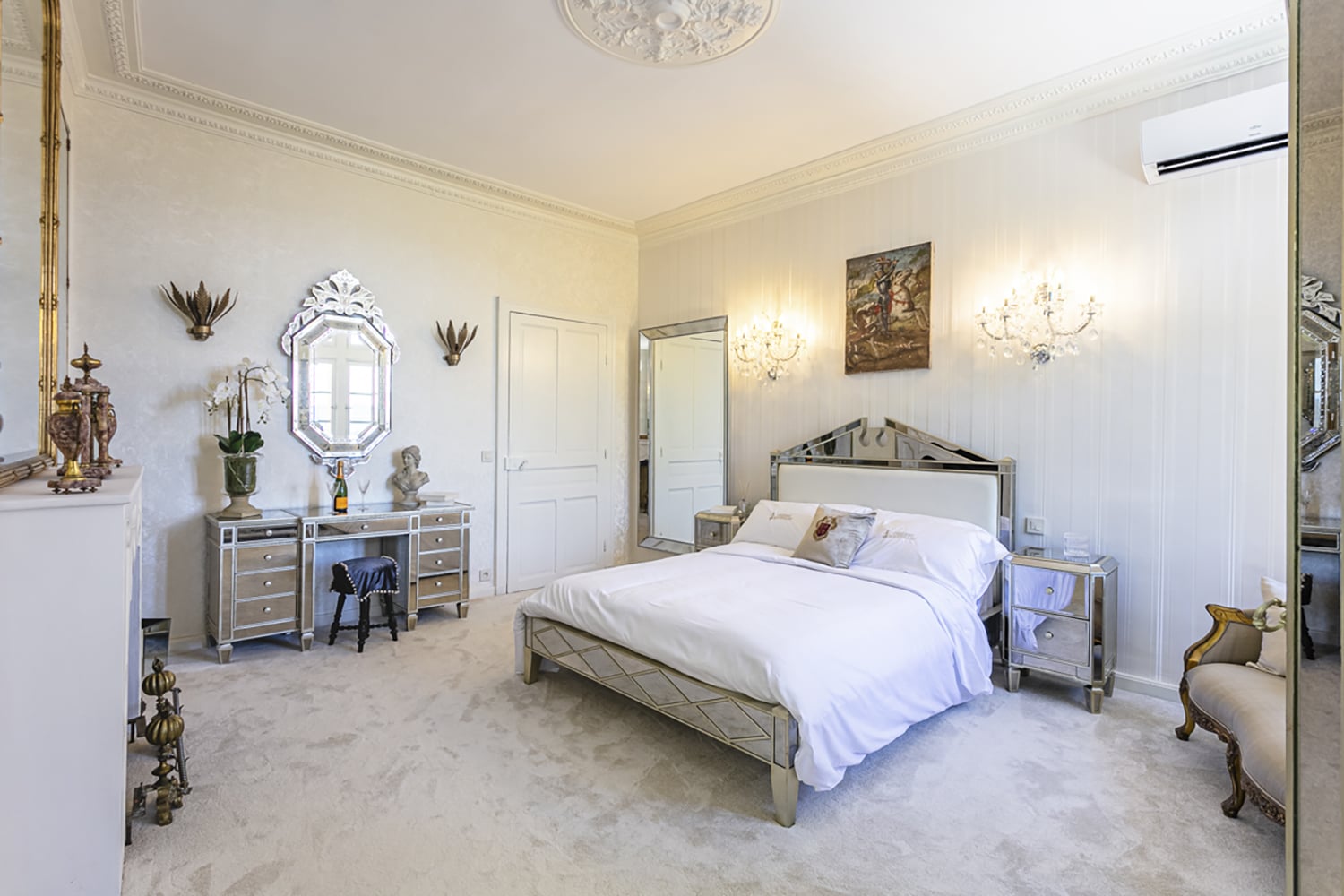 Bedroom | Holiday château in Carlux