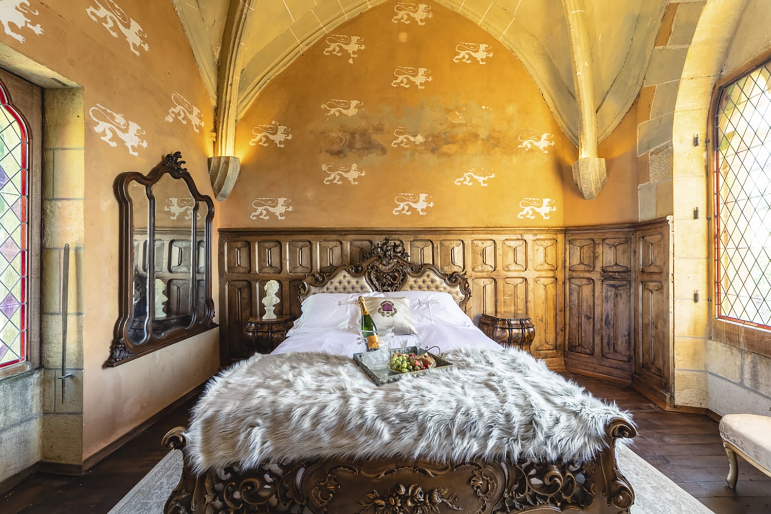 Bedroom | Holiday château in Carlux