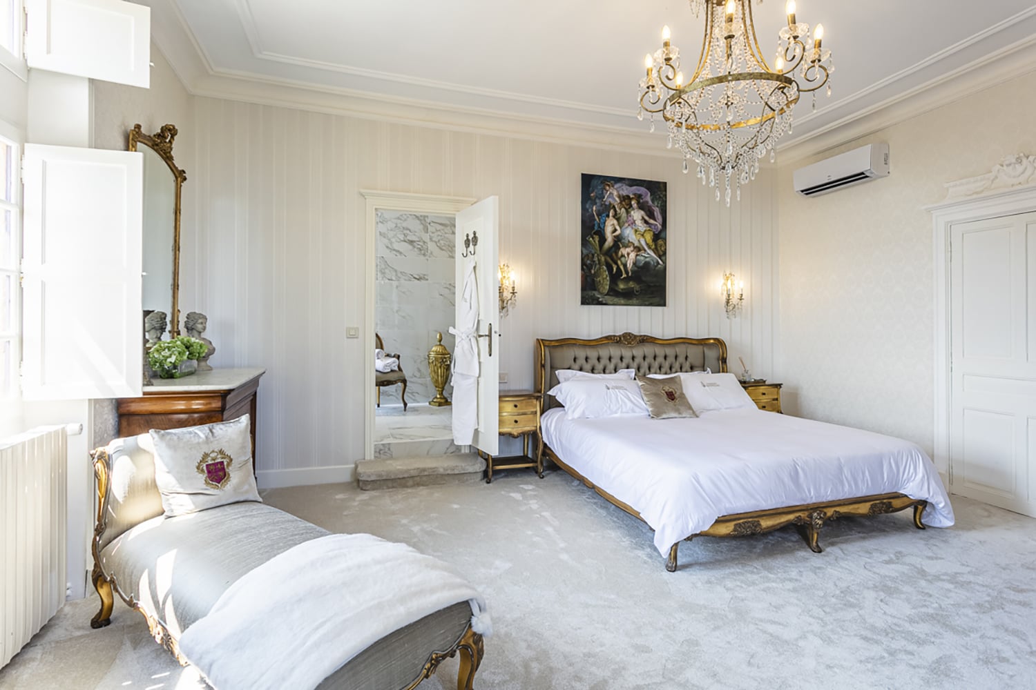 Bedroom | Holiday château in Carlux