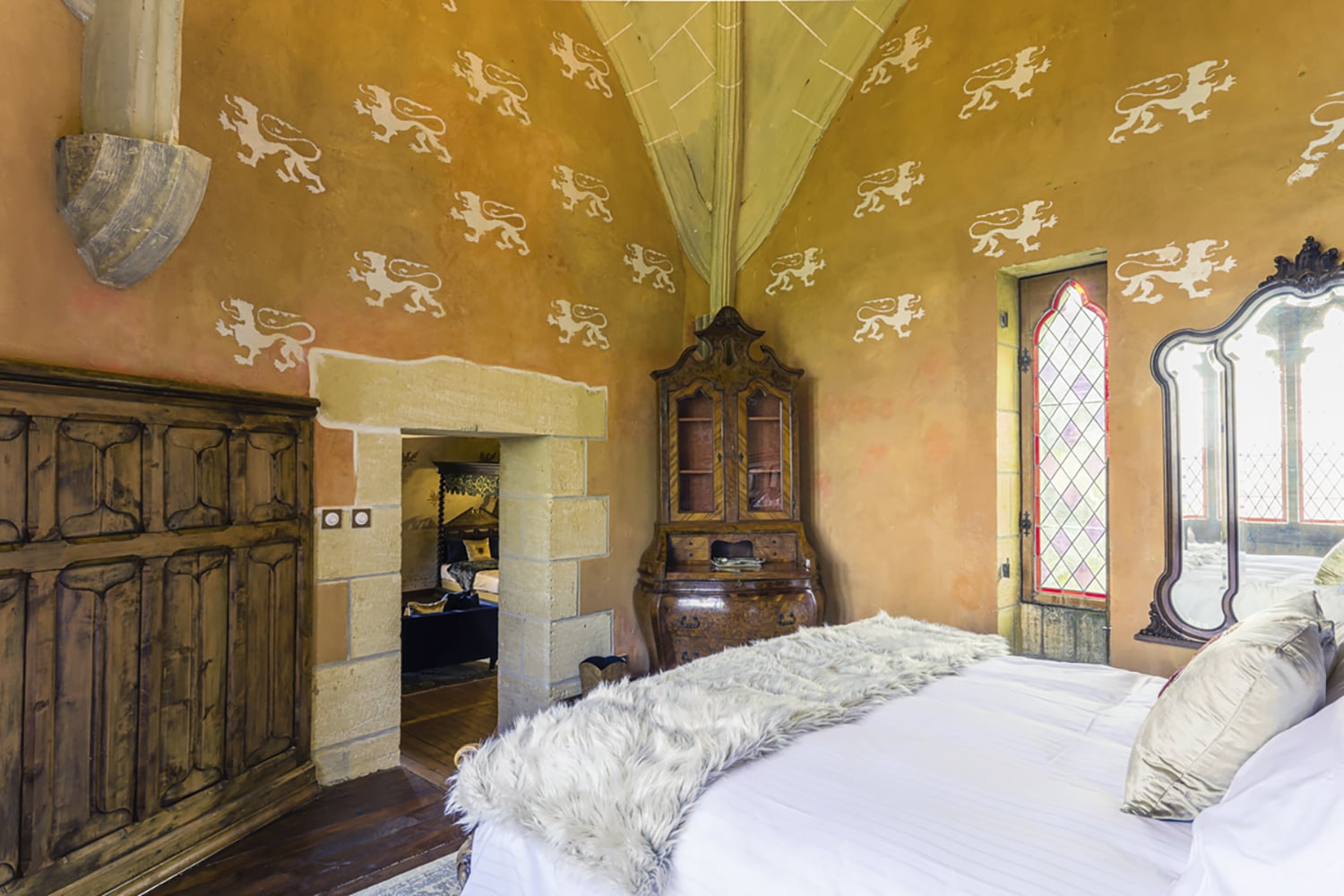 Bedroom | Holiday château in Carlux